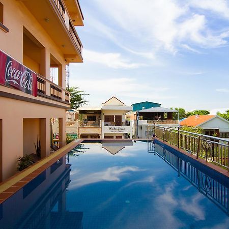 G Eleven Hotel Phnom Pen Exterior foto