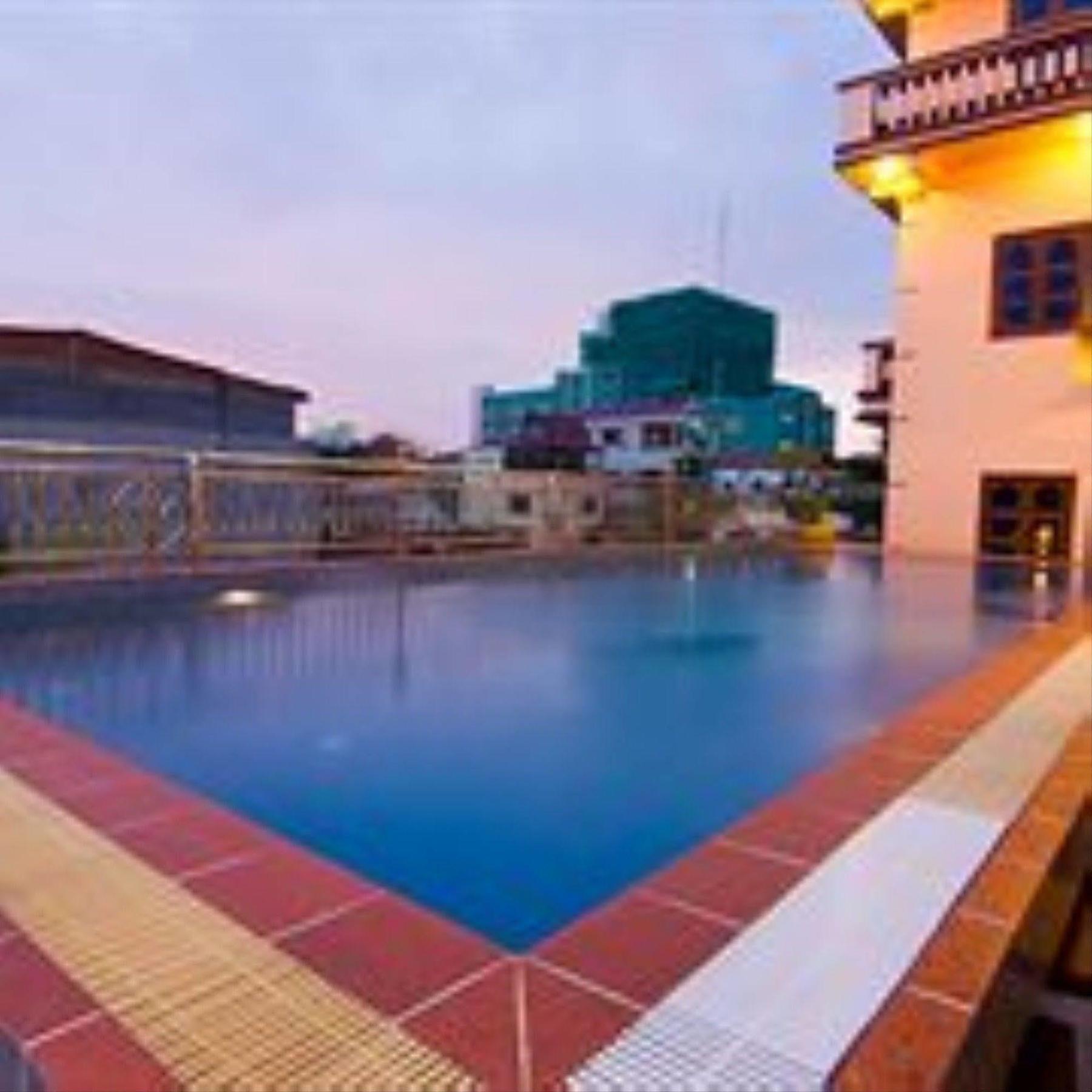 G Eleven Hotel Phnom Pen Exterior foto