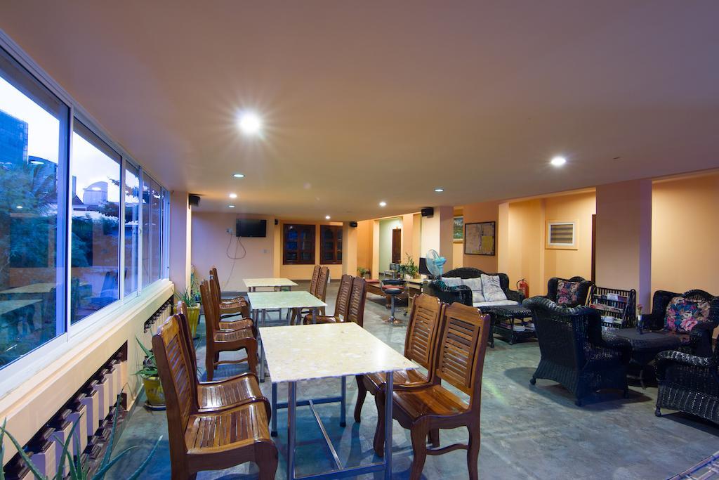 G Eleven Hotel Phnom Pen Exterior foto