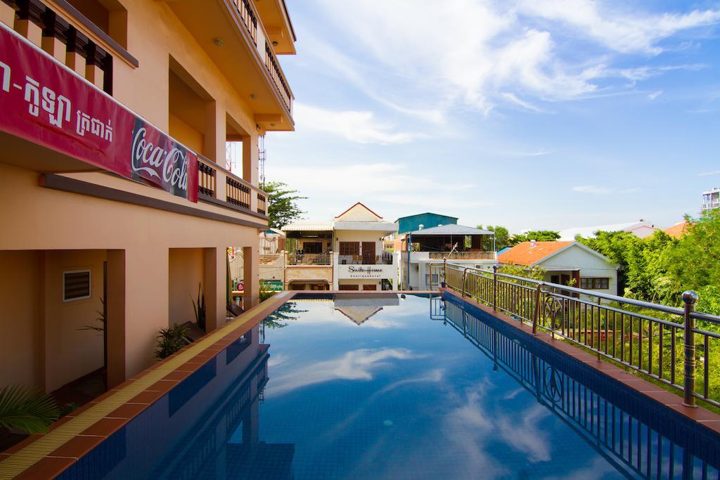 G Eleven Hotel Phnom Pen Exterior foto