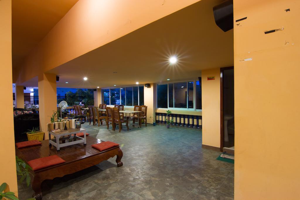 G Eleven Hotel Phnom Pen Exterior foto